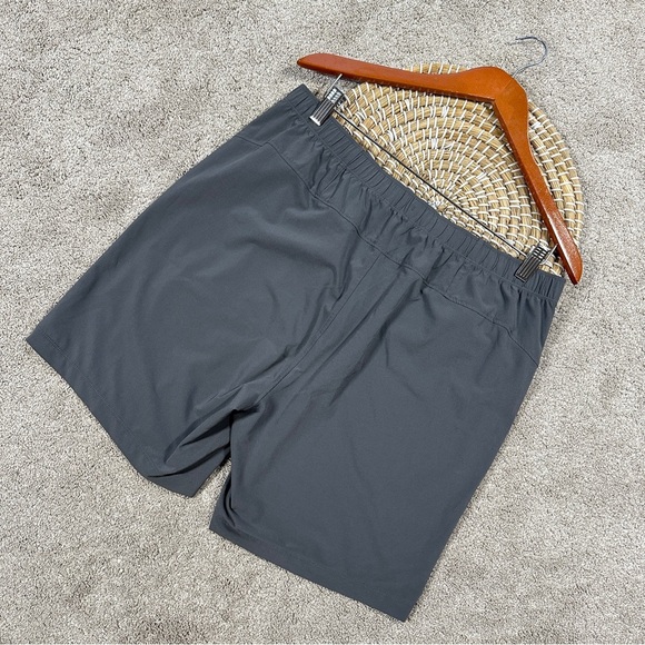 Rhone Men’s 7" Essentials Training Gym Short Pull On Unlined in Gray Size L - Picture 5 of 16